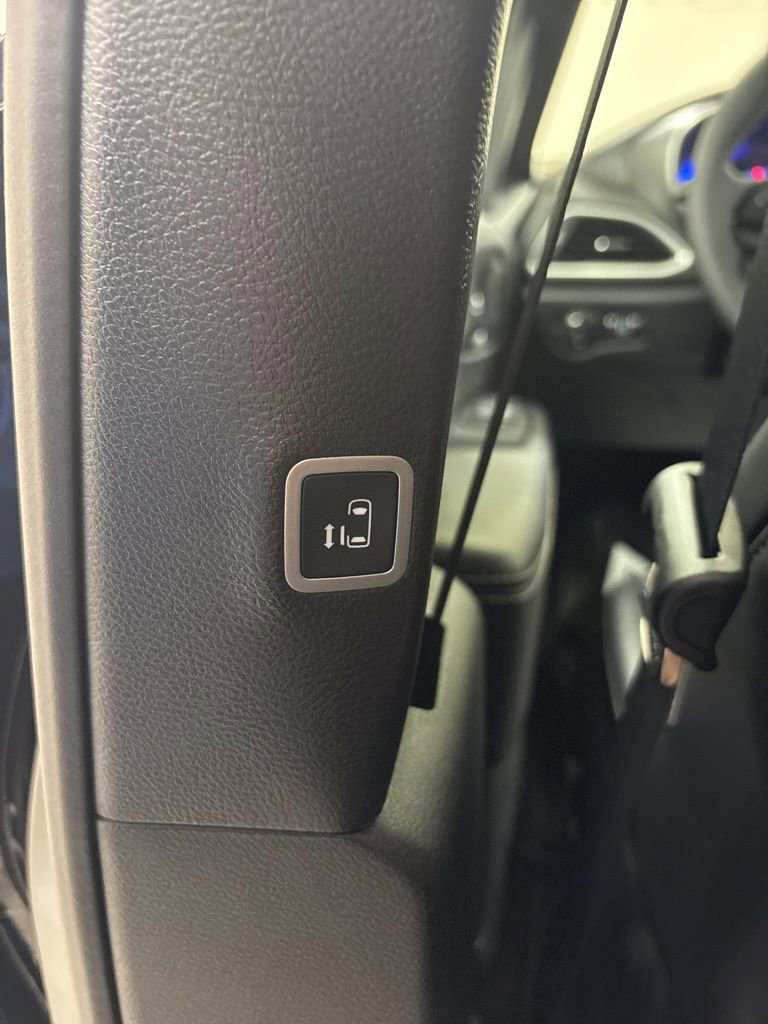 New 2026 Chrysler Pacifica Select w/ S Appearance Package image 24