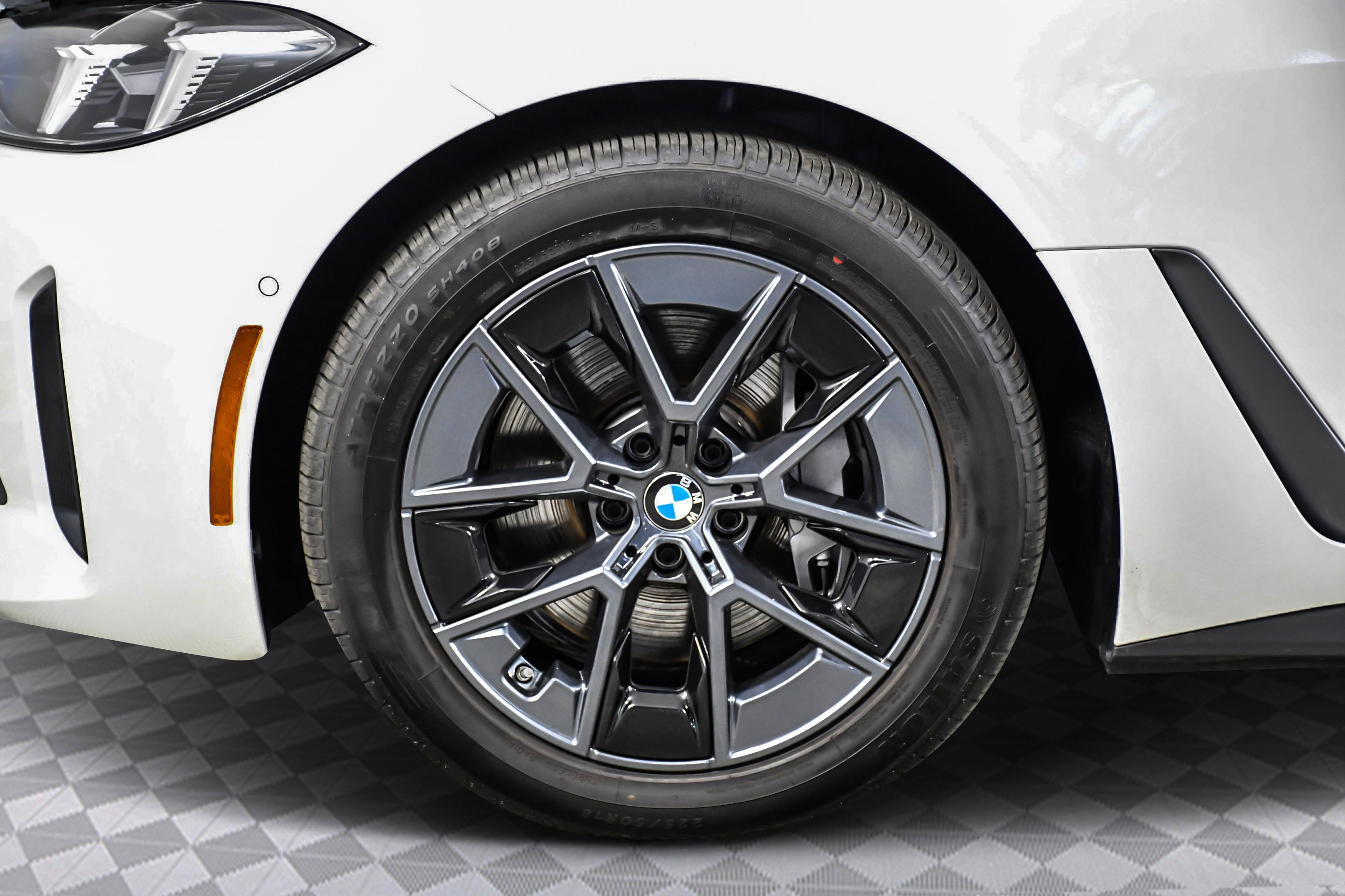 Used 2025 BMW i4 eDrive40 image 35