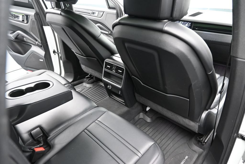 Used 2022 Porsche Cayenne AWD/4WD image 31