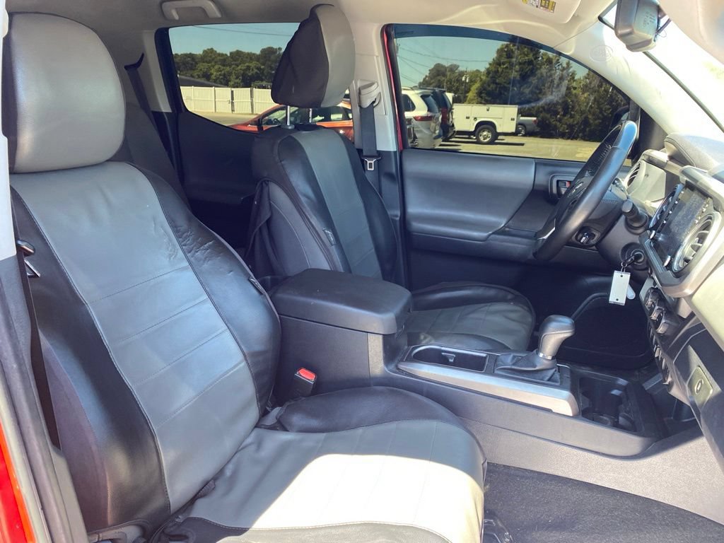 Used 2022 Toyota Tacoma SR5 w/ Technology Package RWD image 19
