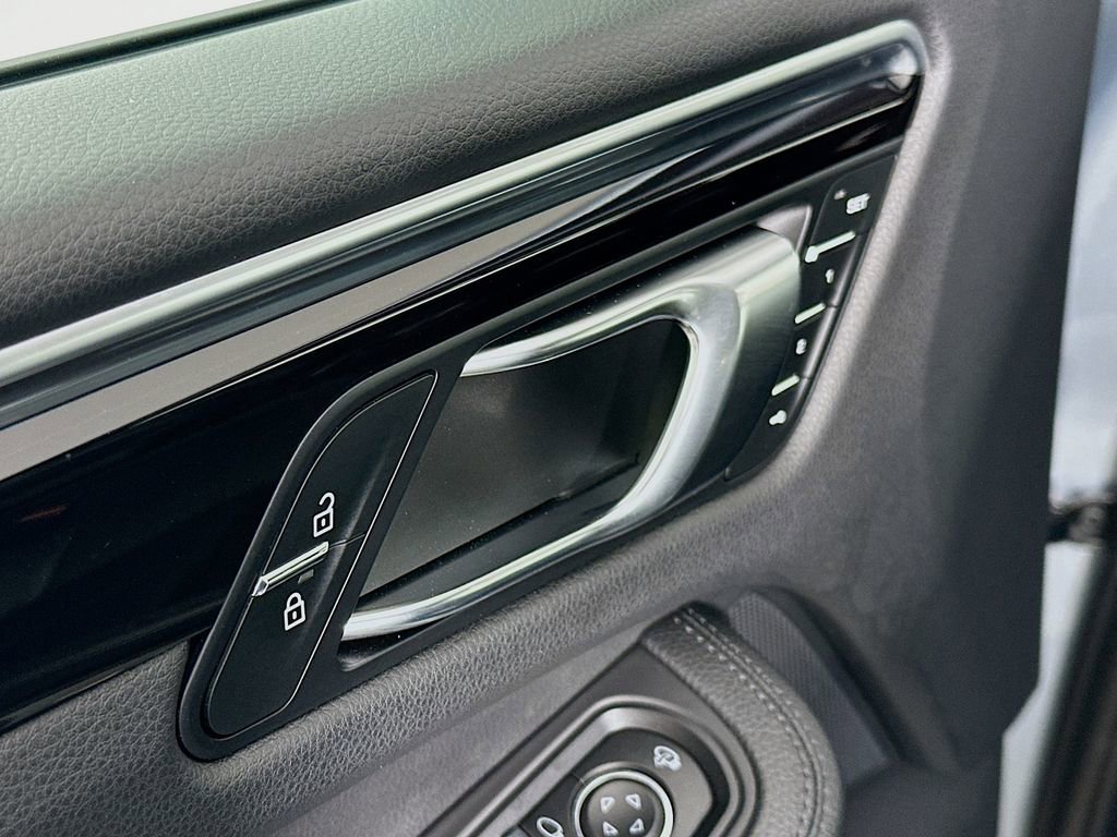 Certified 2023 Porsche Macan image 19