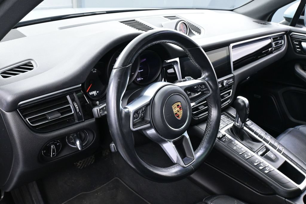 Certified 2020 Porsche Macan AWD/4WD image 16