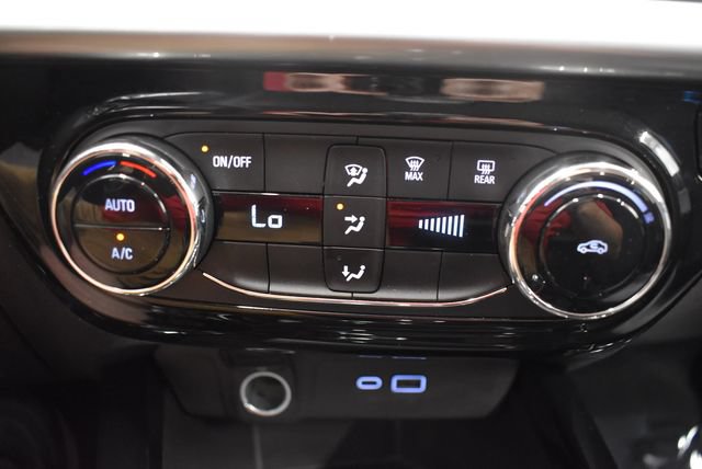 Used 2025 Chevrolet Trax LT FWD image 27