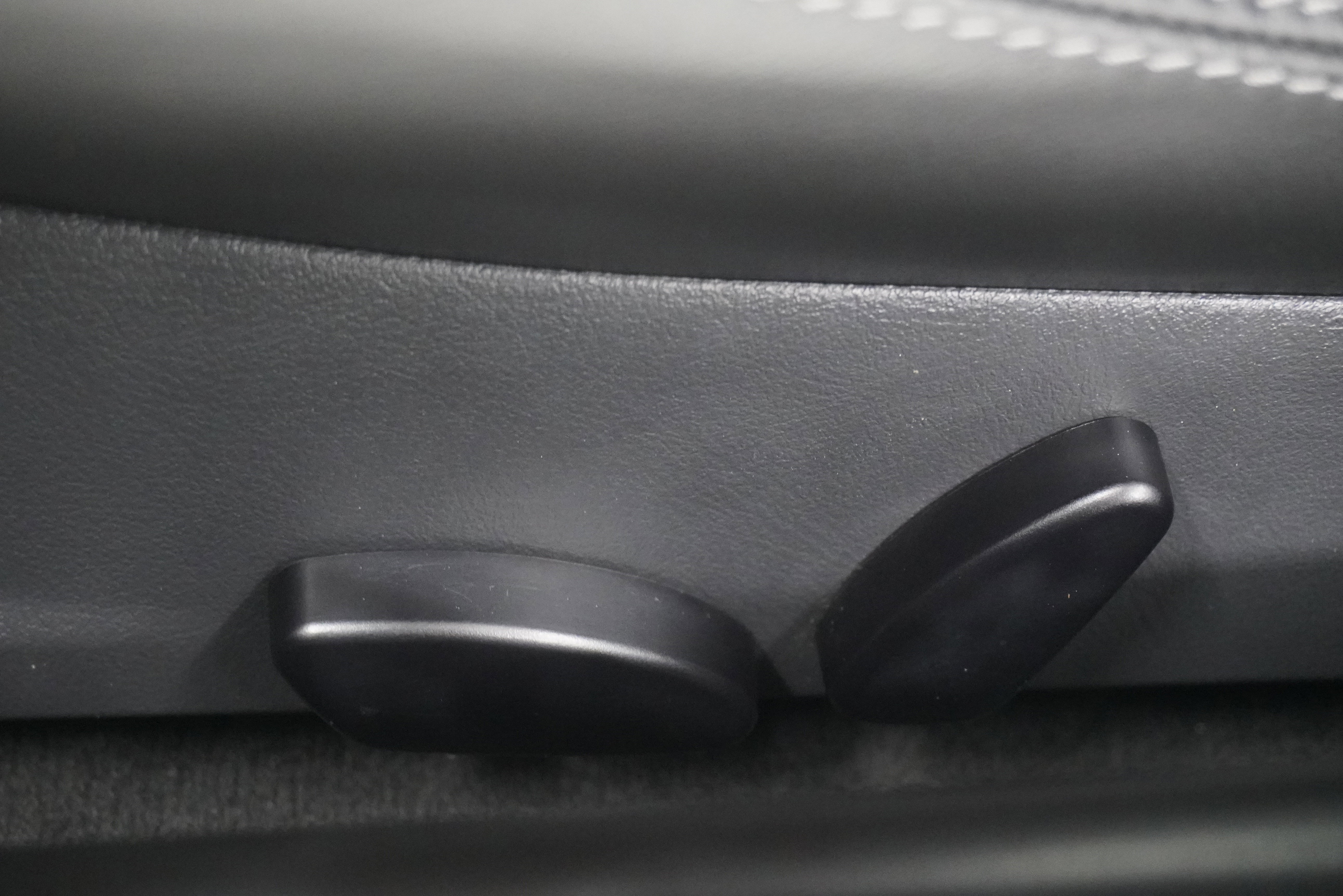 Used 2004 Chrysler Crossfire Coupe image 14