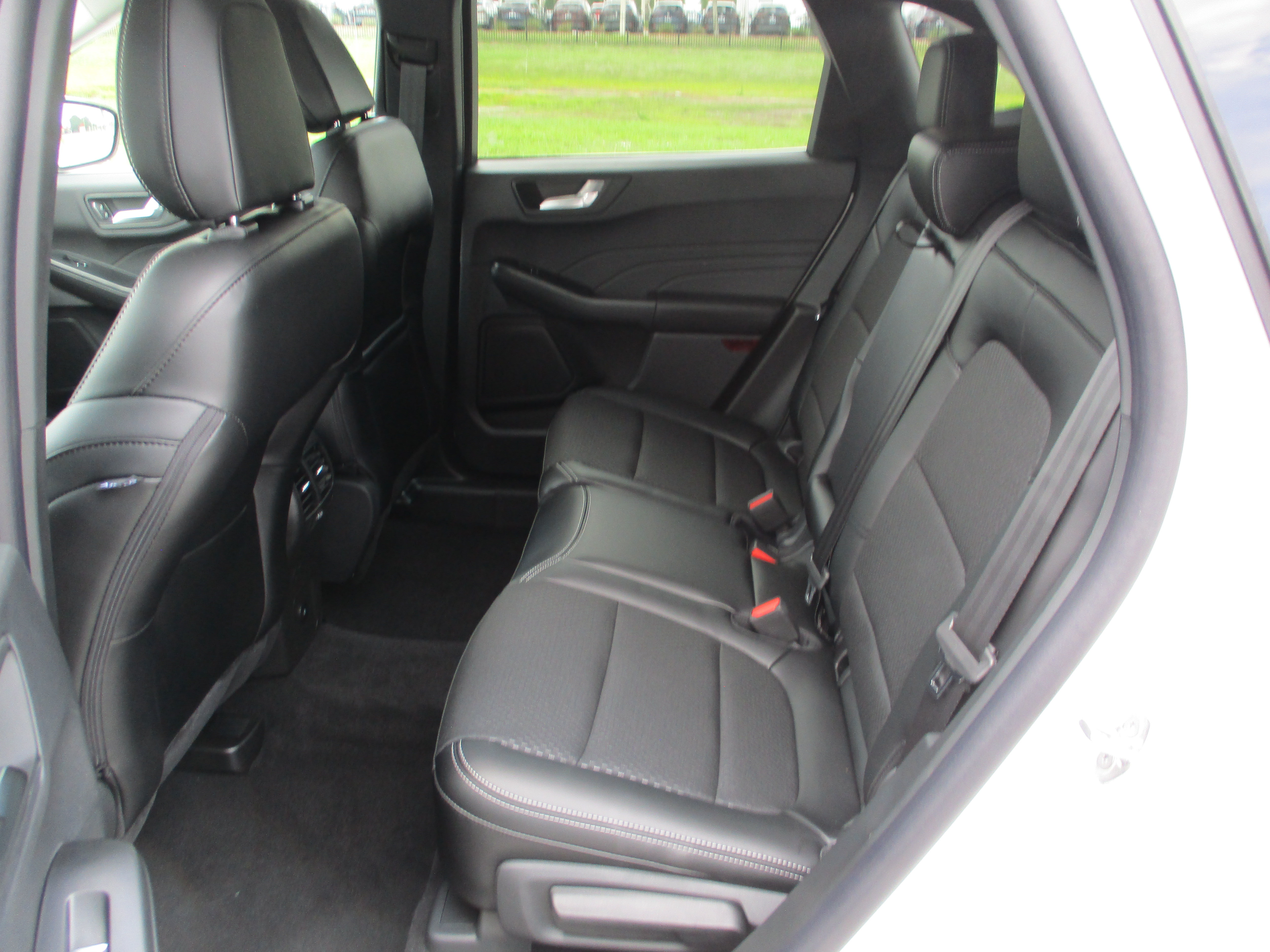 Used 2025 Ford Escape SE FWD image 19