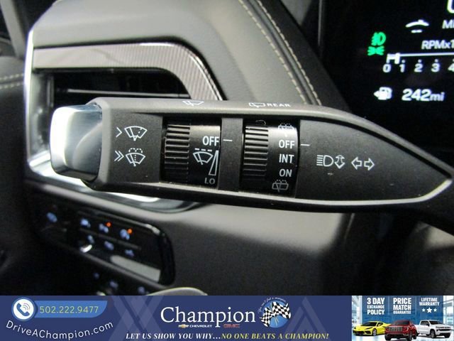 Used 2025 GMC Yukon Elevation w/ LPO, Yukon Black Package image 30