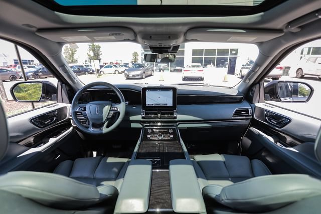 Used 2018 Lincoln Navigator L Select w/ Technology Package AWD/4WD image 41