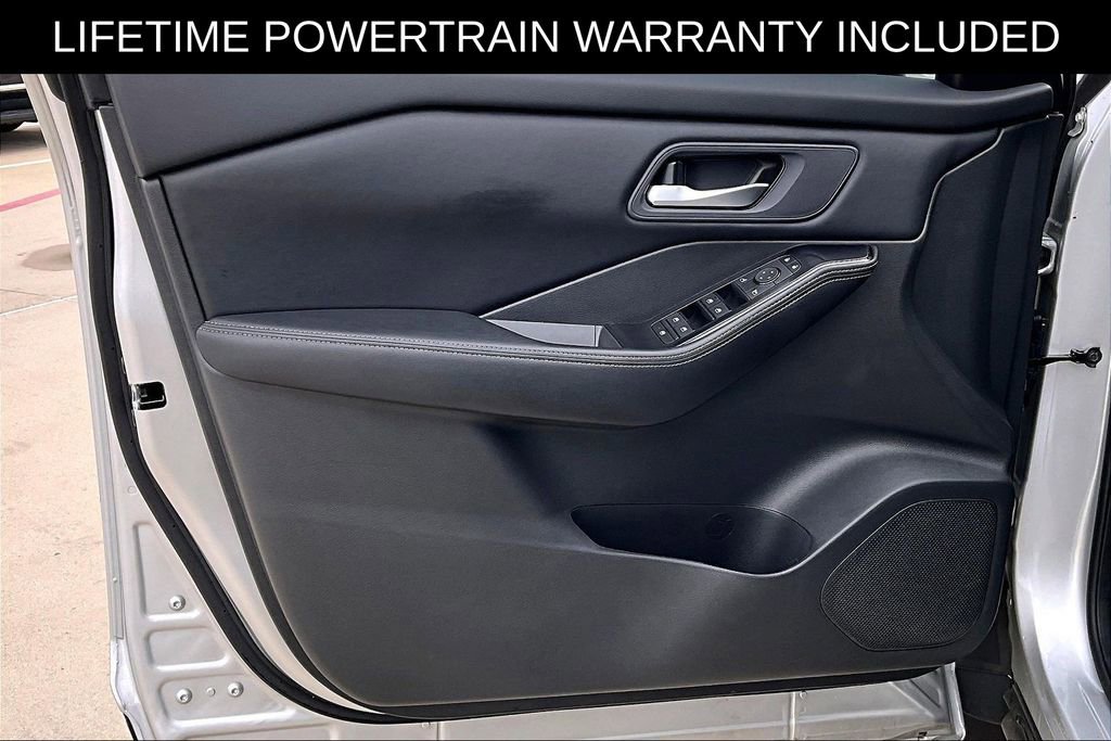 Used 2024 Nissan Rogue SV image 17