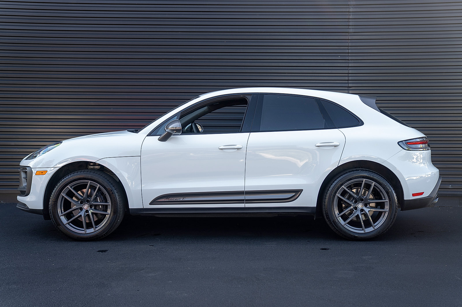 Certified 2026 Porsche Macan Turbo AWD/4WD image 2