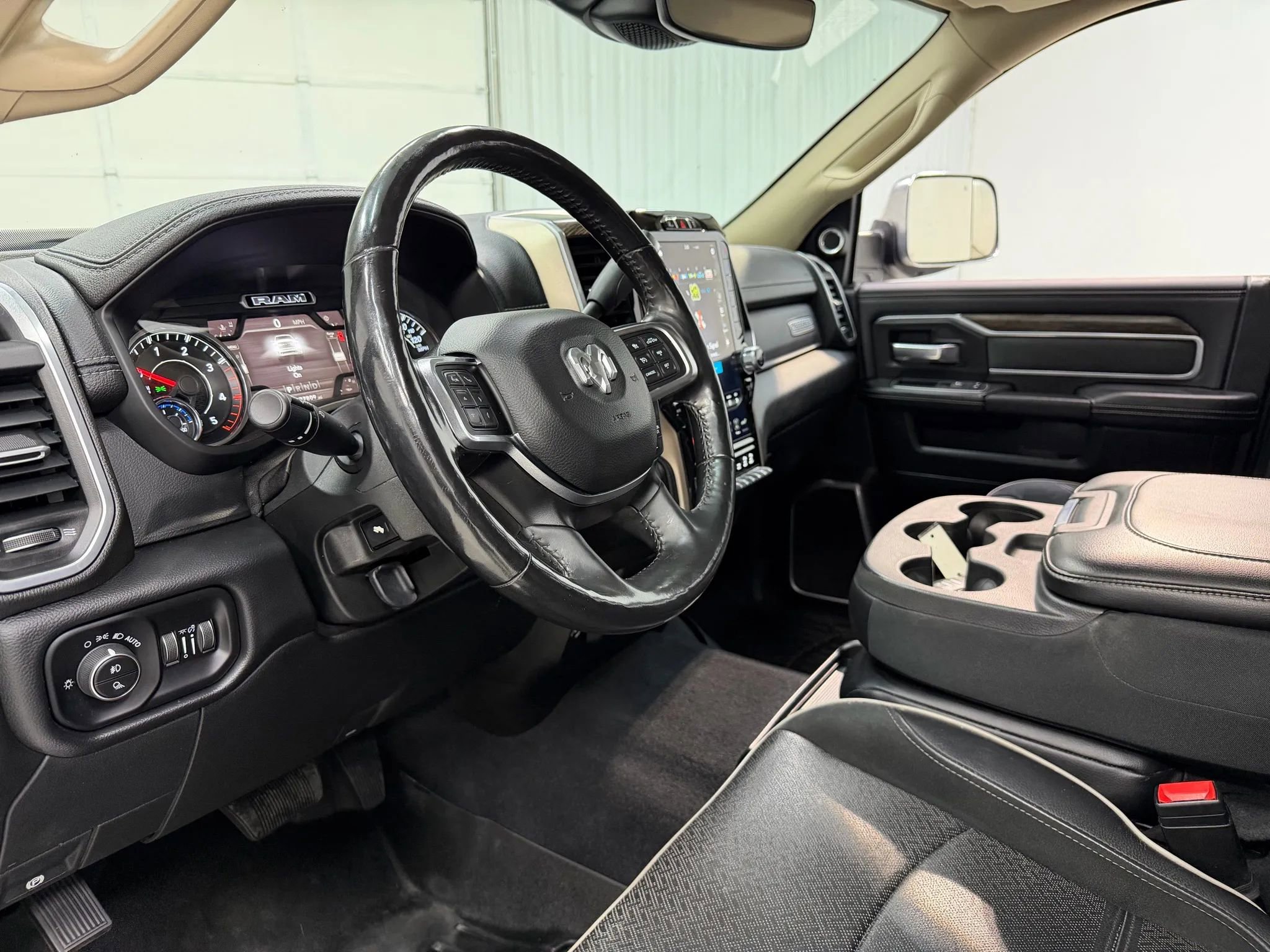 Used 2020 RAM 3500 Laramie image 12