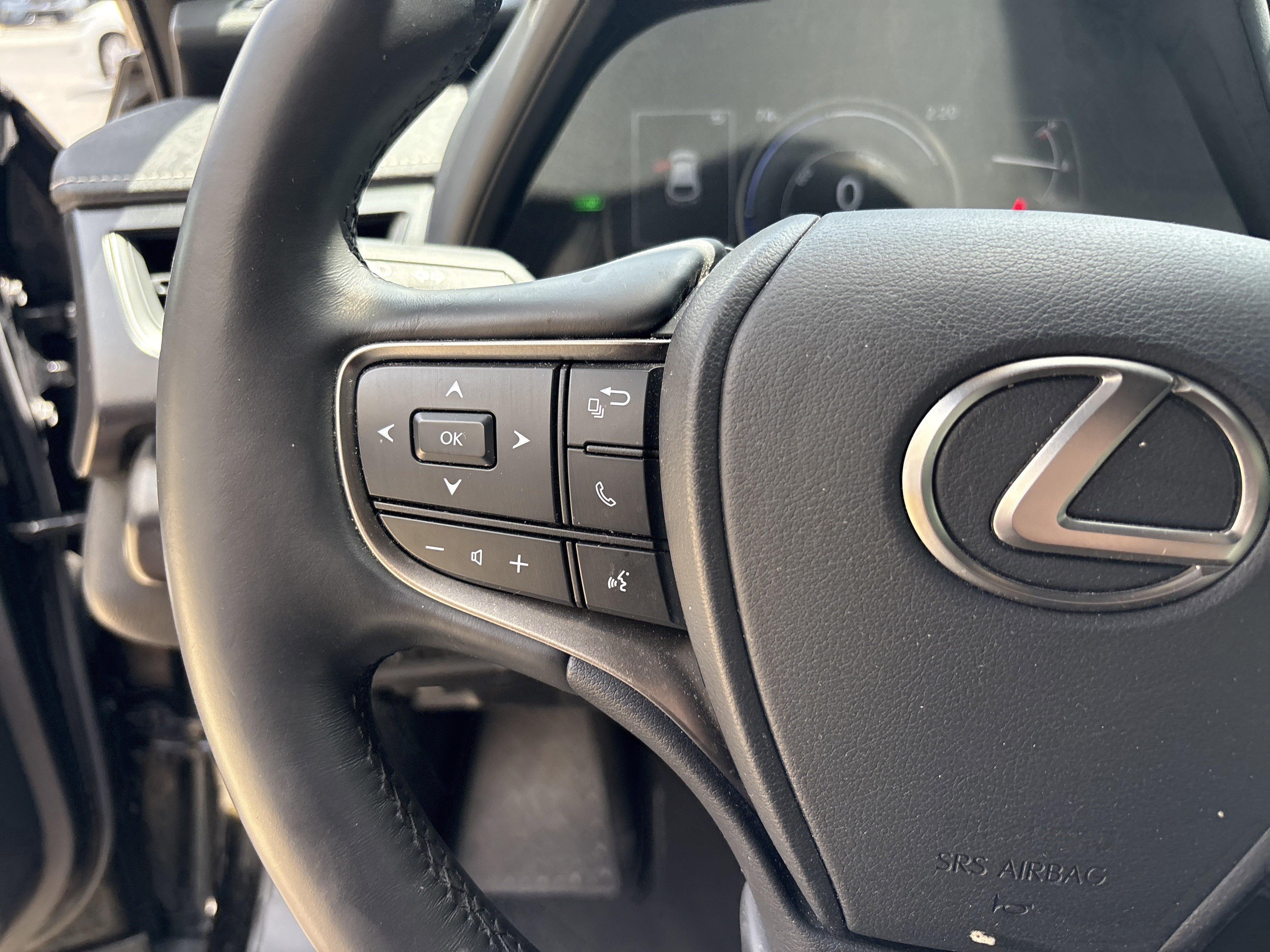 Used 2023 Lexus UX 250h AWD w/ Premium Package image 19