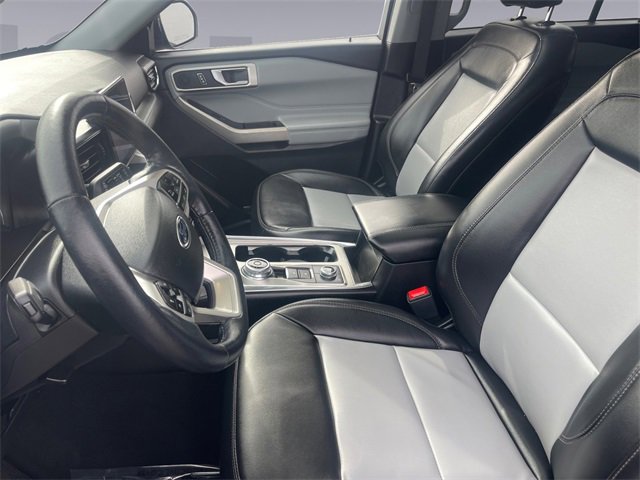 Used 2022 Ford Explorer XLT w/ Equipment Group 202A image 10