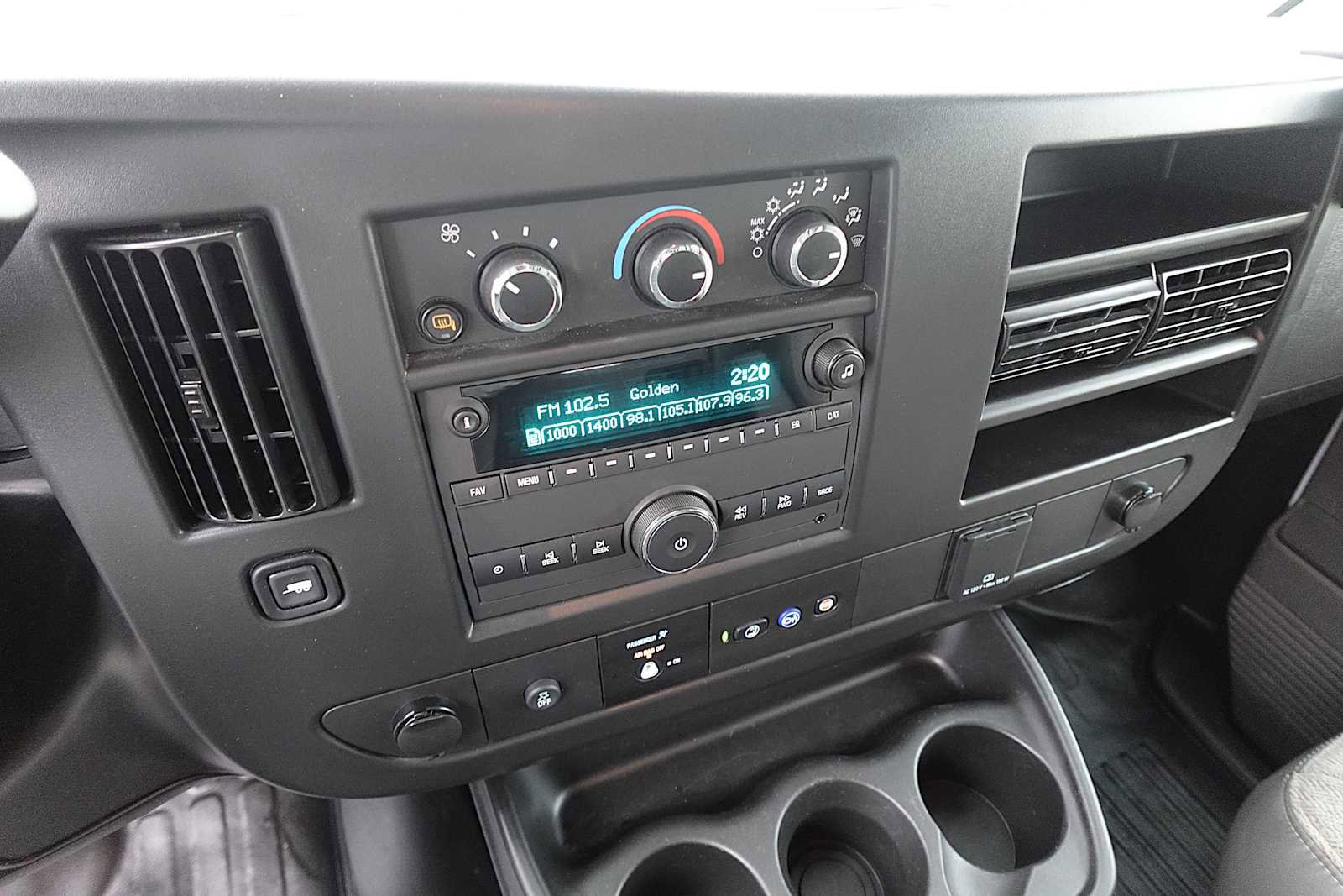 Used 2025 Chevrolet Express 3500 w/ Driver Convenience Package image 16