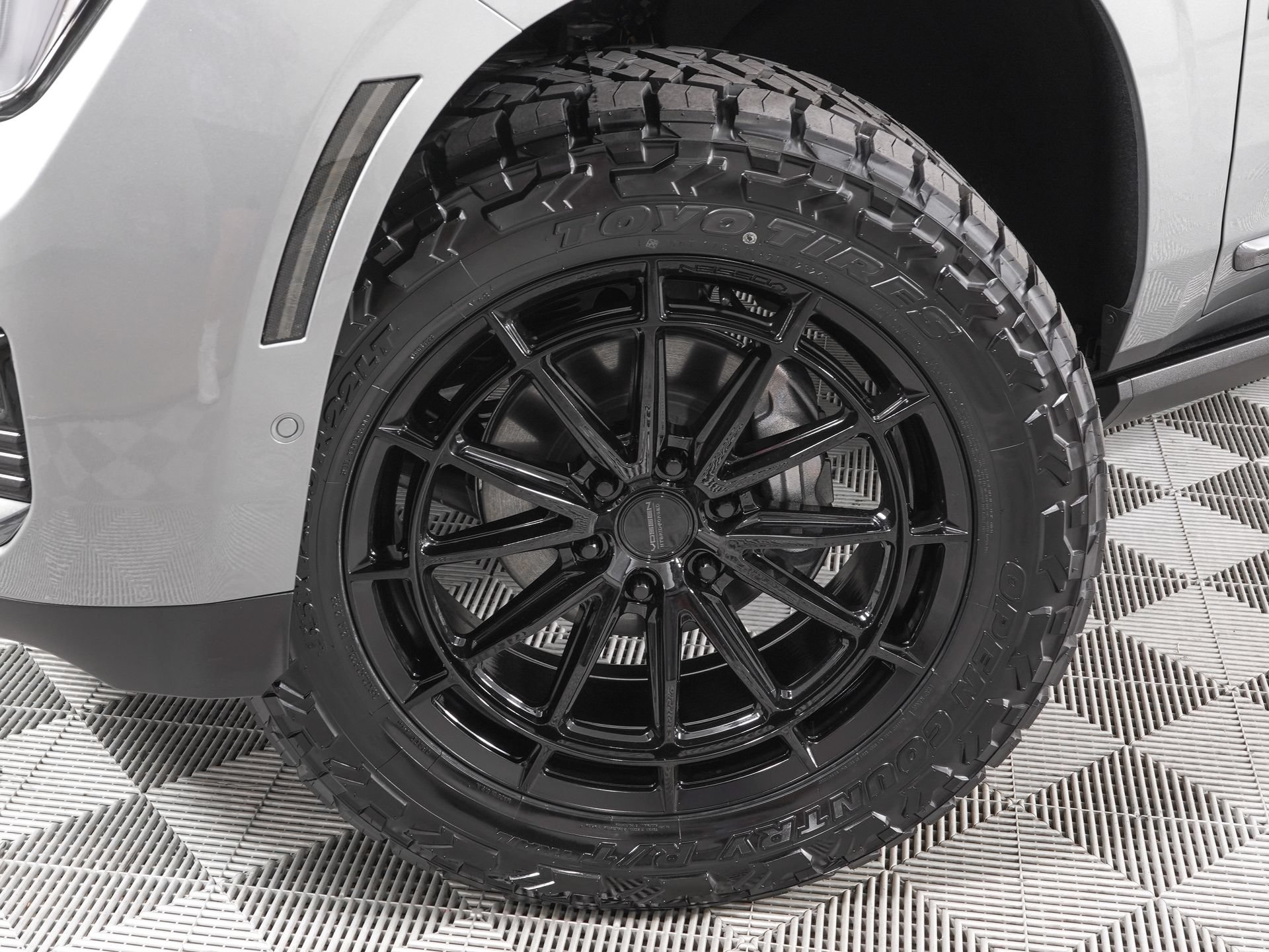 Used 2026 GMC Yukon XL Denali Ultimate w/ LPO, Floor Liner Package AWD/4WD image 35