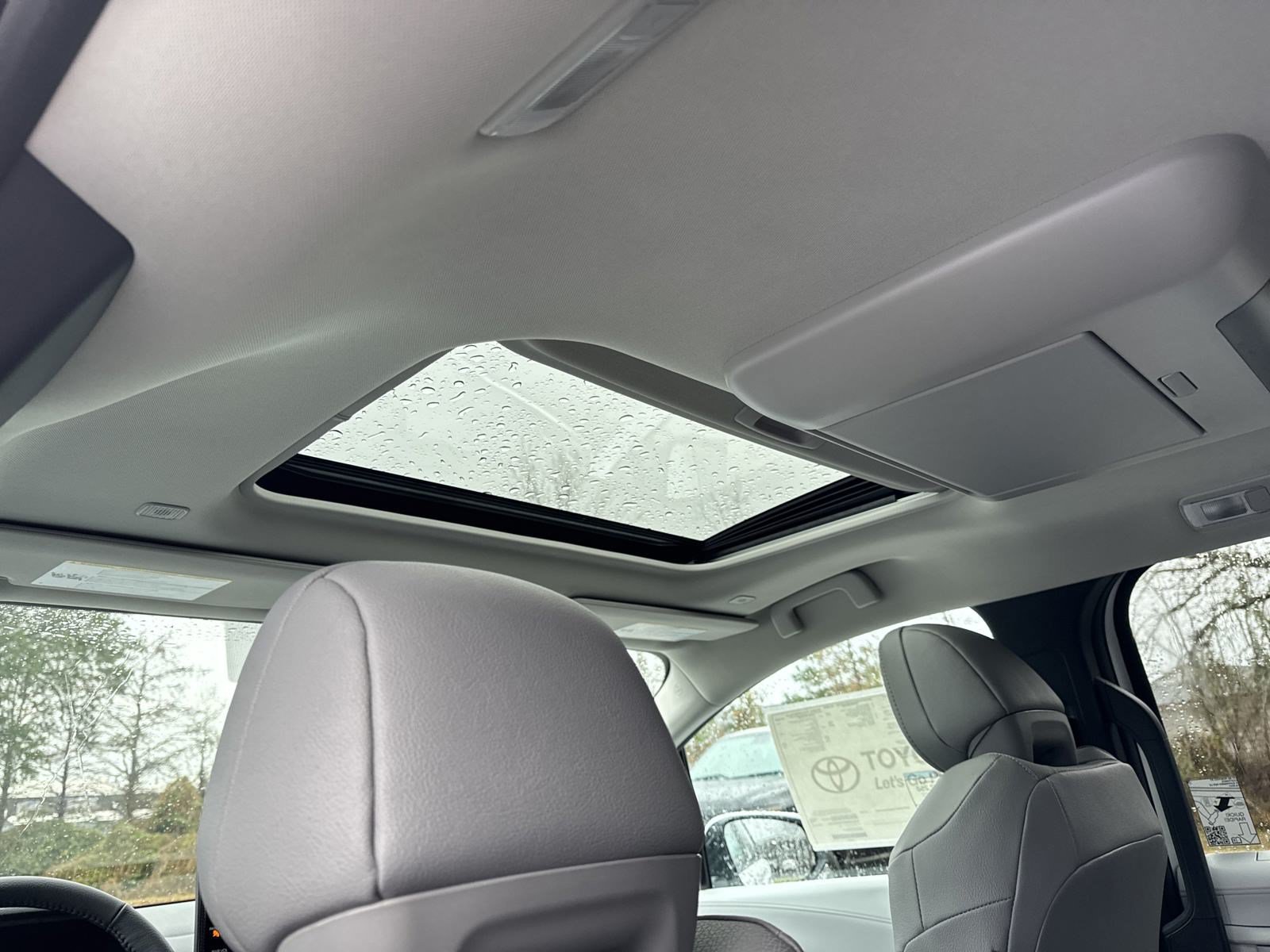 New 2025 Toyota Sienna XLE w/ XLE Plus Package FWD image 26