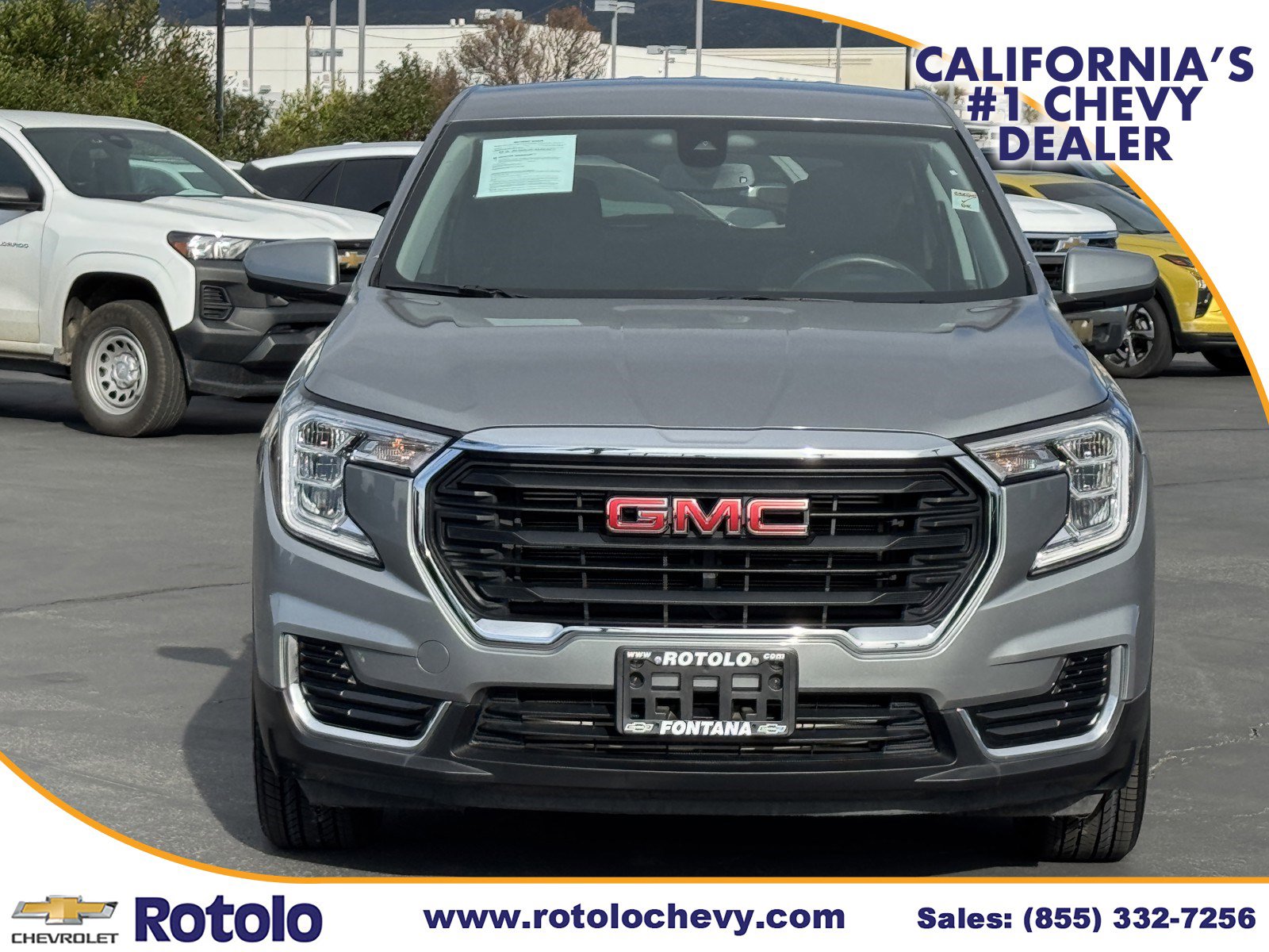 Used 2024 GMC Terrain SLE image 2