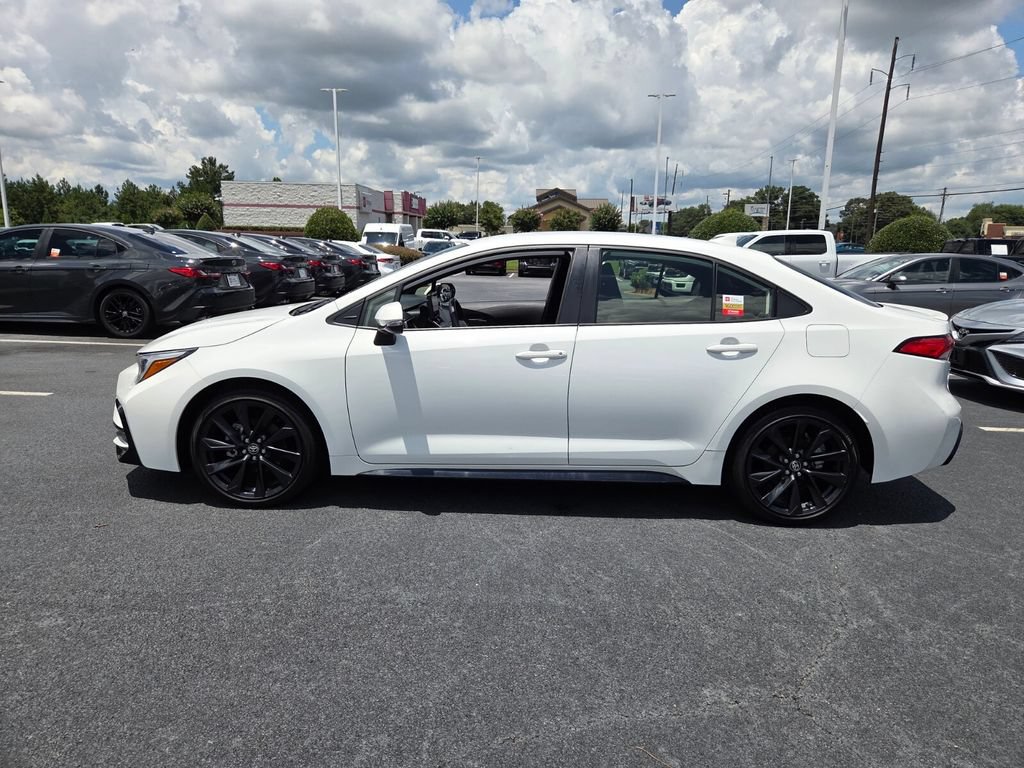 Certified 2025 Toyota Corolla SE FWD image 4