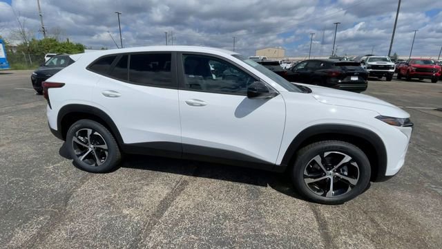 New 2026 Chevrolet Trax RS w/ Driver Confidence Package FWD image 3