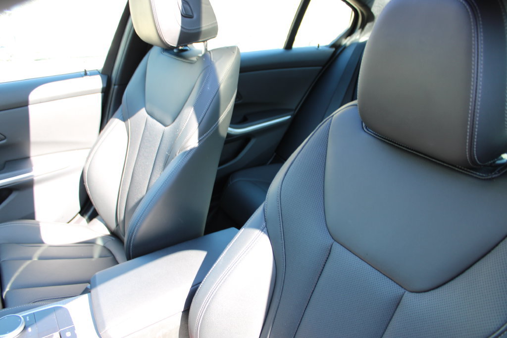 Used 2025 BMW 330i Sedan RWD image 9