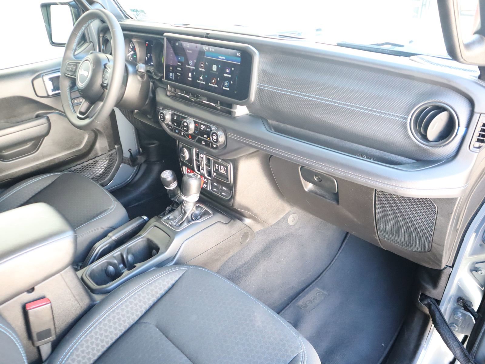 Used 2025 Jeep Wrangler Unlimited Rubicon 4xe image 49