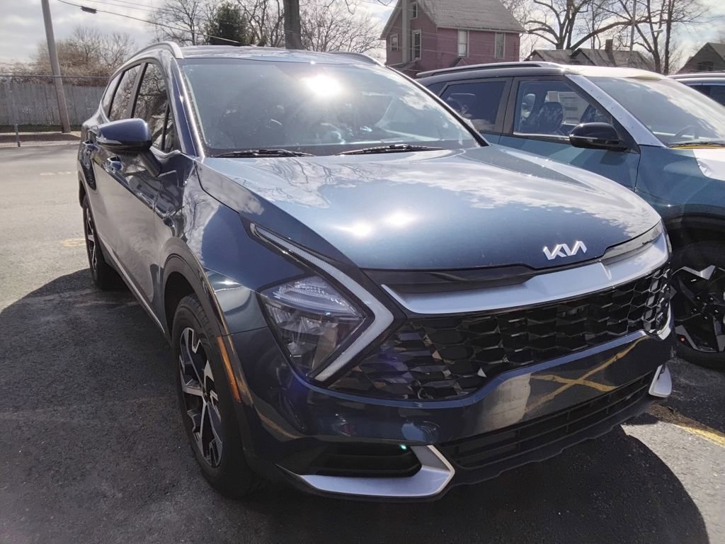 Used 2023 Kia Sportage EX image 3