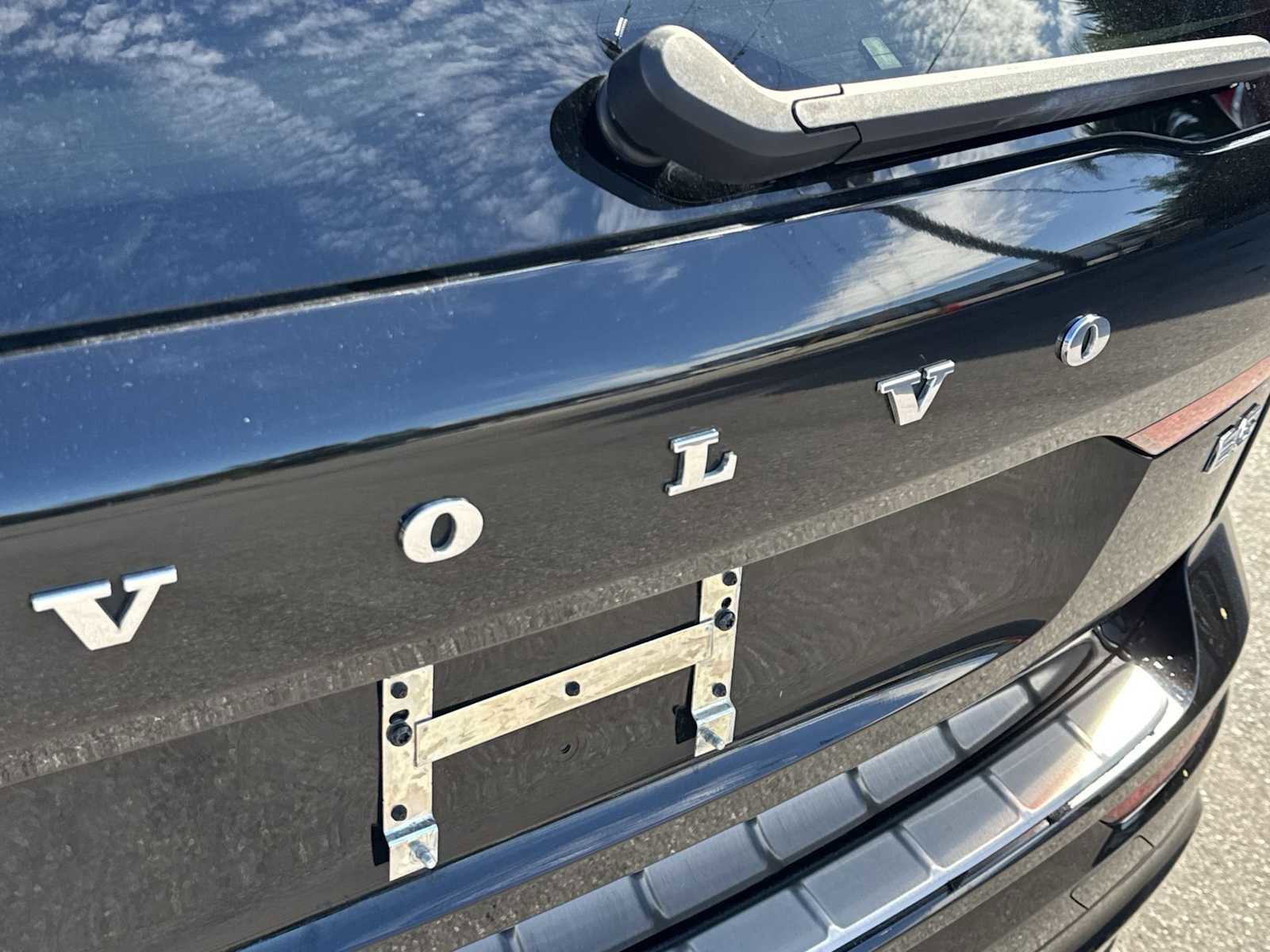 Used 2023 Volvo XC60 B5 Plus w/ Protection Package Premier image 11