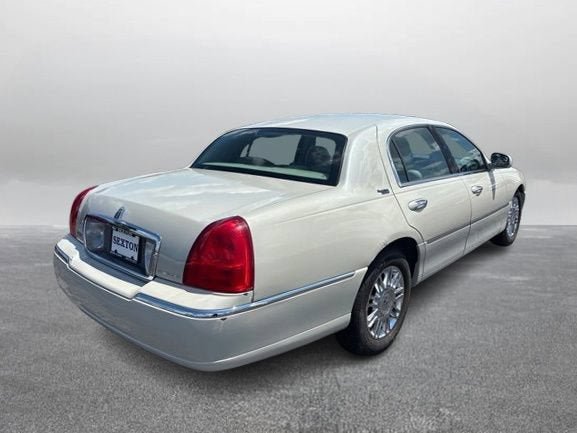 Used 2006 Lincoln Town Car Signature Limited RWD image 8