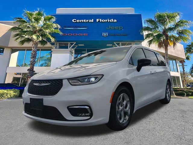 Used 2024 Chrysler Pacifica Limited image 9