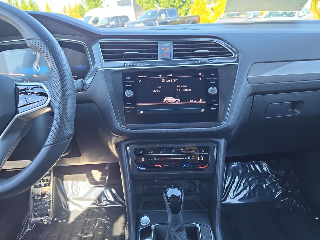 Used 2024 Volkswagen Tiguan SE R-Line AWD/4WD image 22