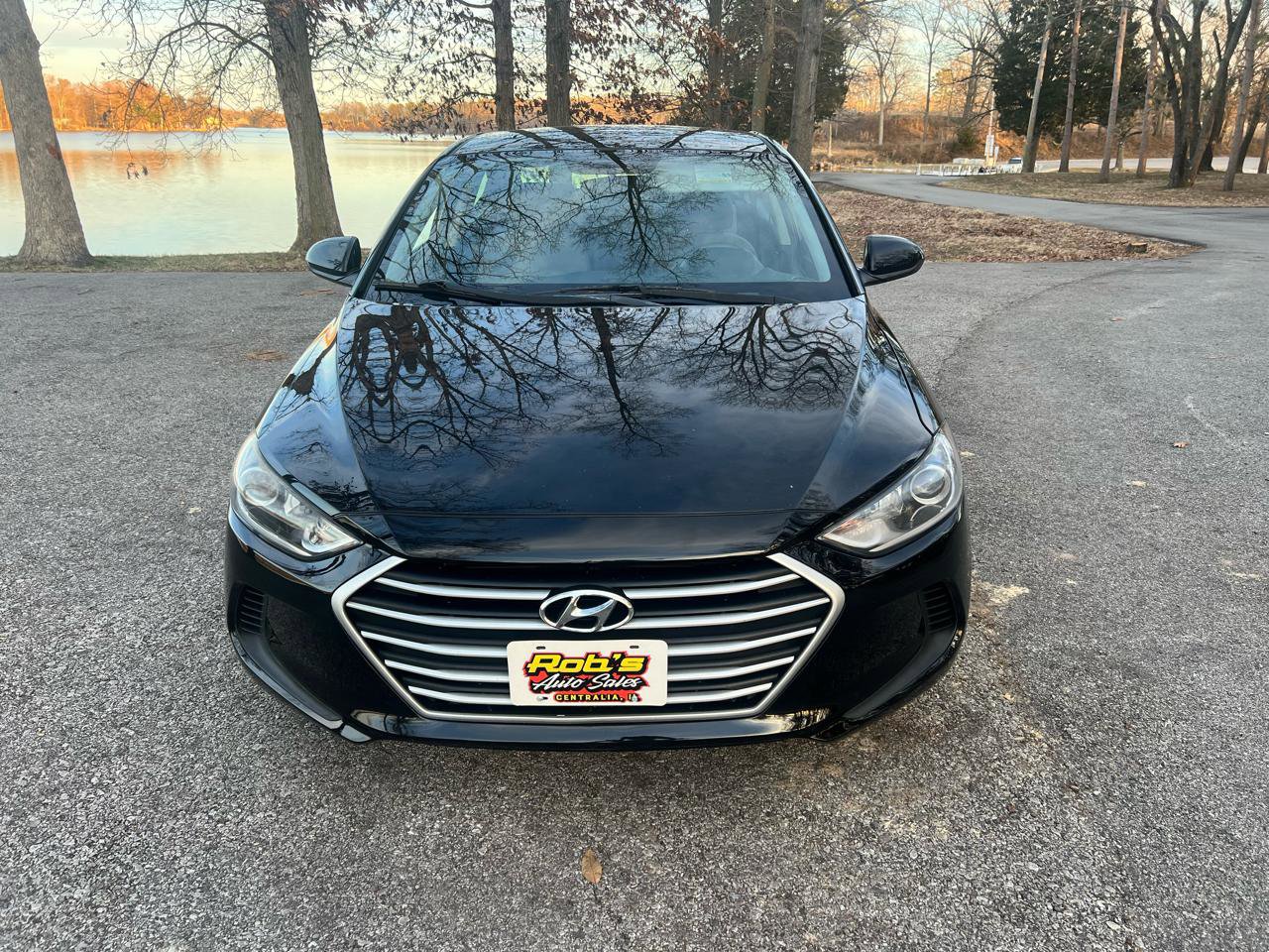 Used 2018 Hyundai Elantra SE image 3