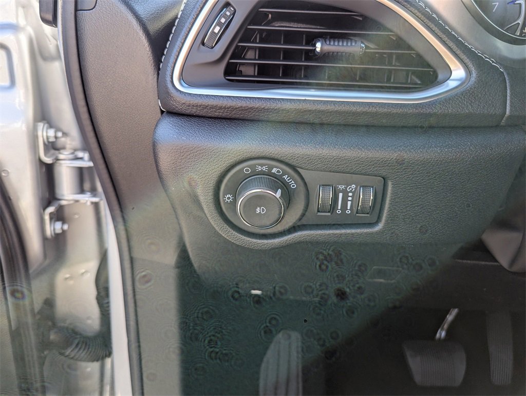 New 2026 Chrysler Pacifica Limited image 20