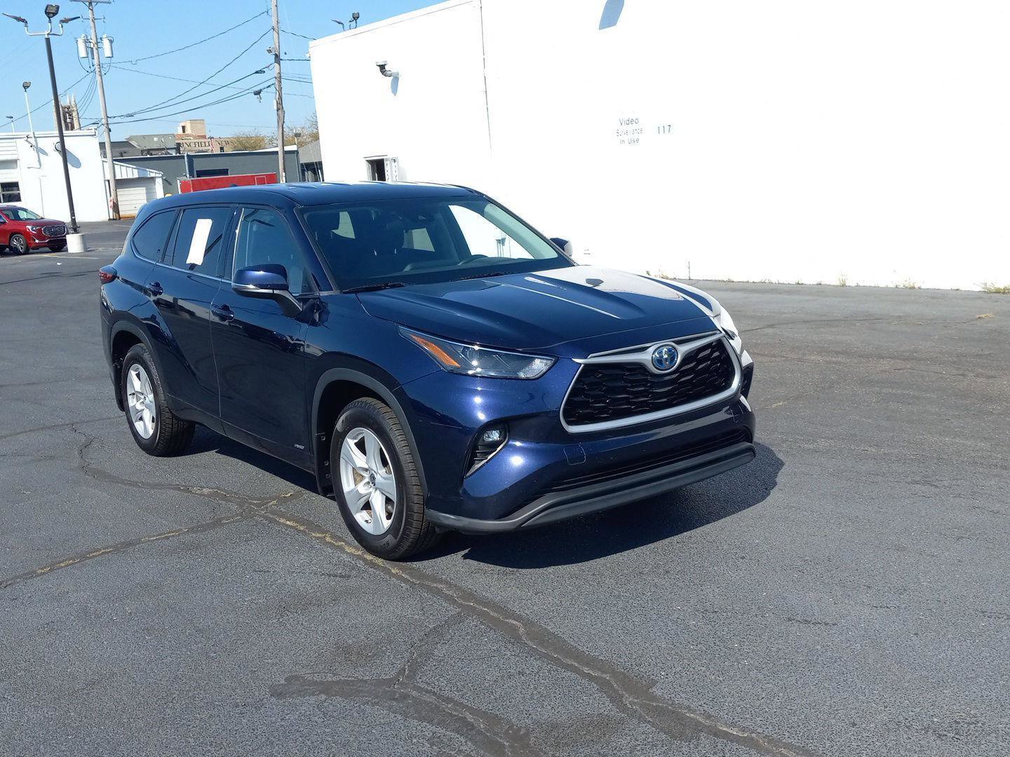 Used 2022 Toyota Highlander LE