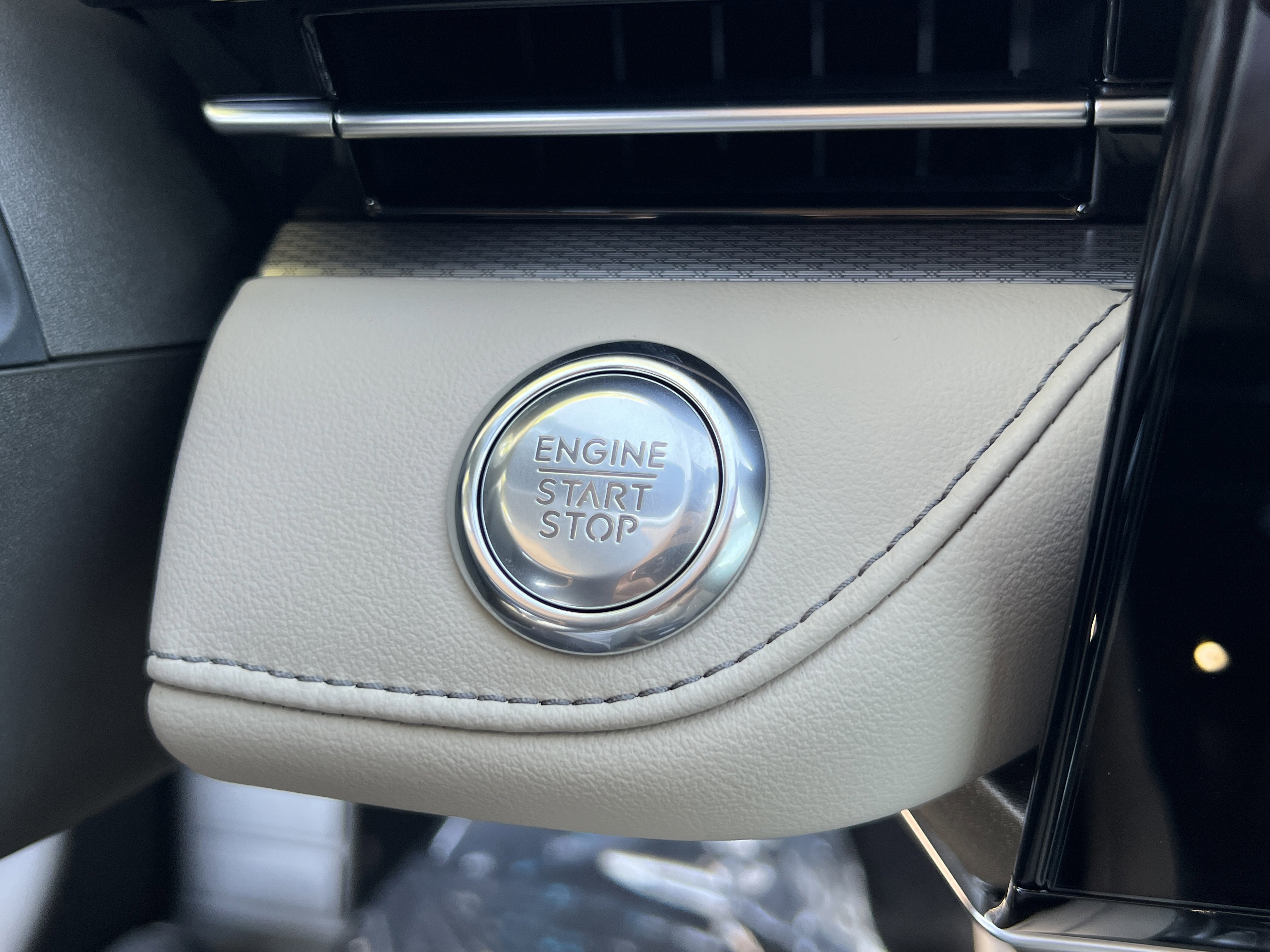 New 2025 Lincoln Nautilus Premier w/ Equipment Group 102A image 22