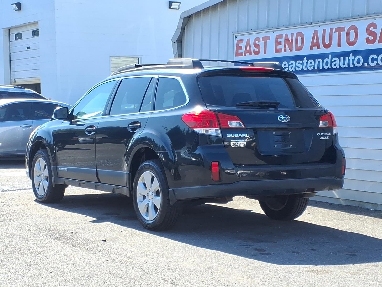 Used 2010 Subaru Outback 2.5i Premium AWD/4WD image 3