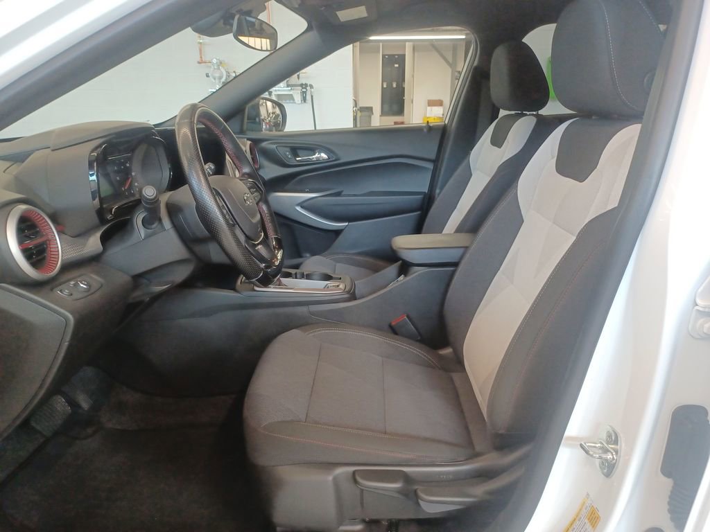 Used 2024 Chevrolet Trax RS image 10