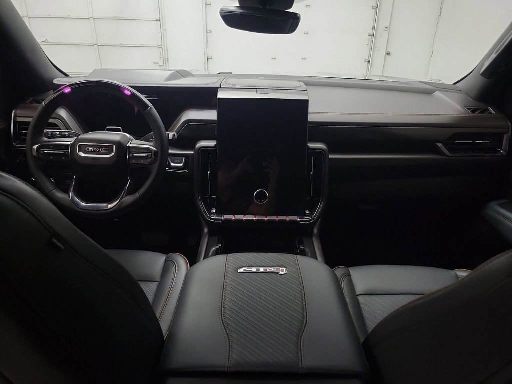 Used 2025 GMC Yukon XL AT4 w/ AT4 Premium Plus Package image 11