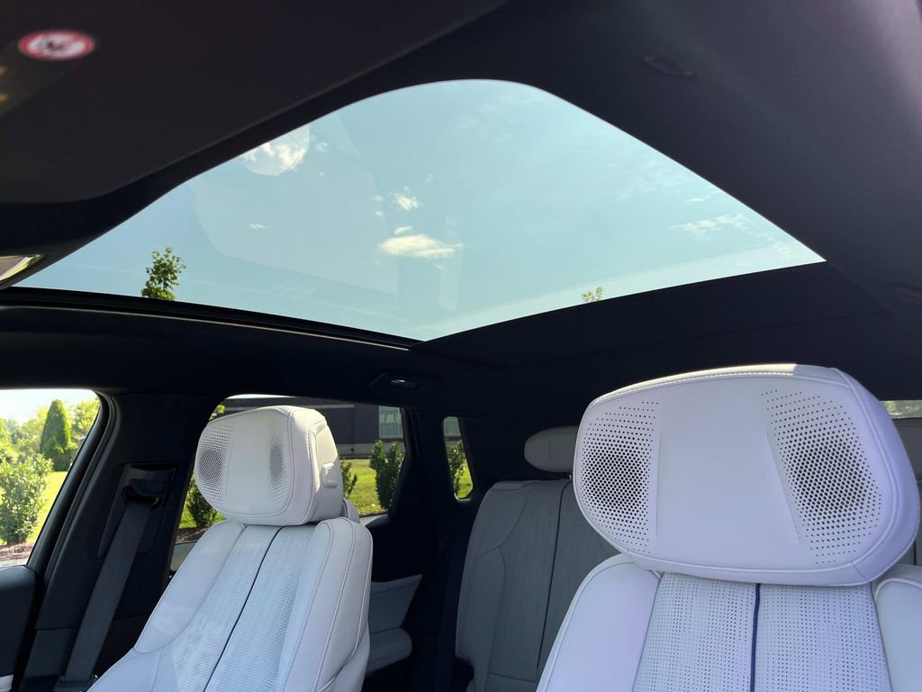 New 2025 Cadillac Lyriq Luxury image 26