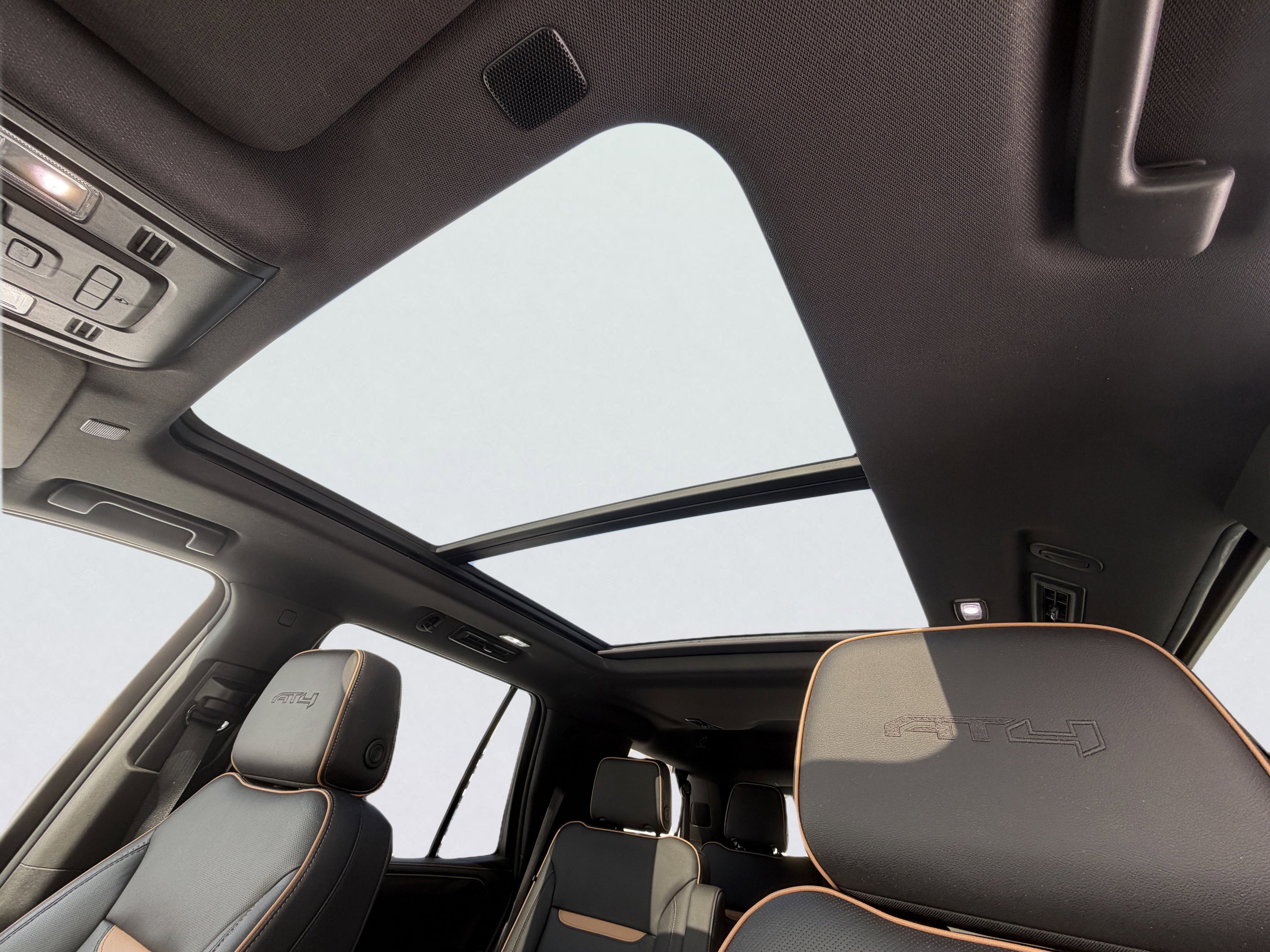 Used 2021 GMC Yukon AT4 w/ Technology Package image 5