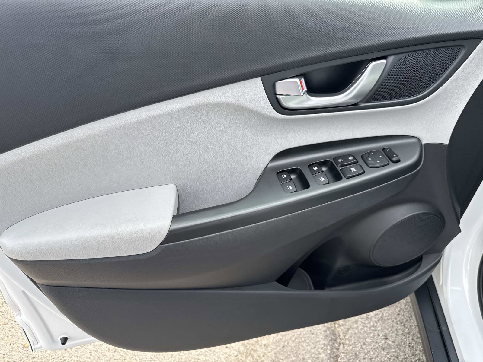 Used 2023 Hyundai Kona SE FWD image 12