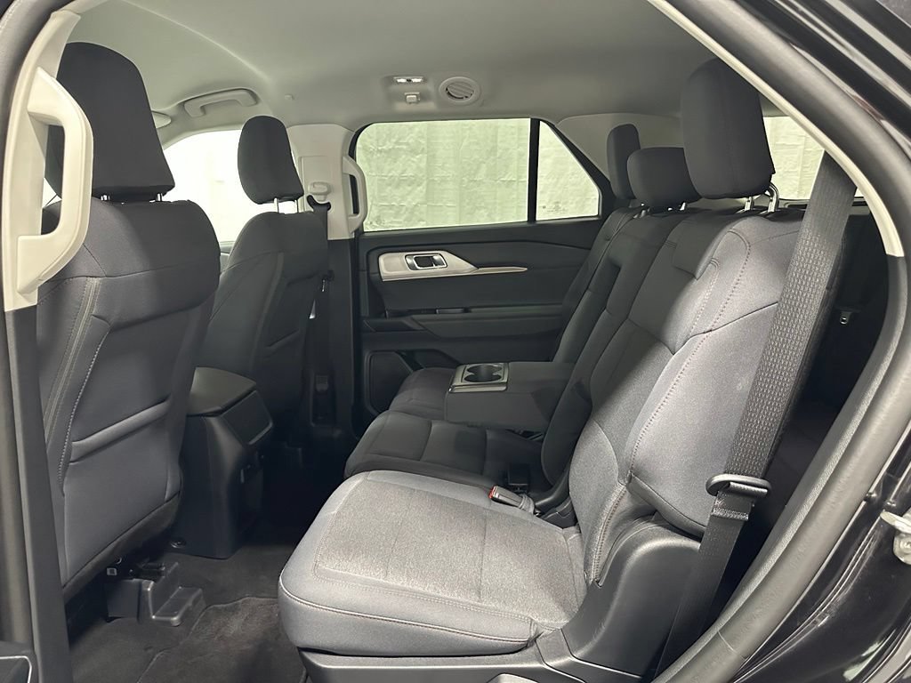 Used 2025 Ford Explorer Active AWD/4WD image 42