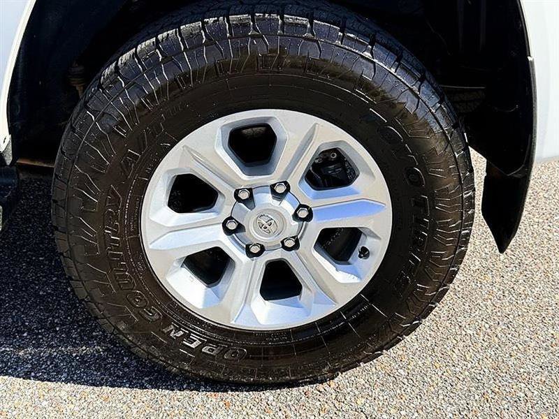 Used 2022 Toyota 4Runner SR5 AWD/4WD image 44
