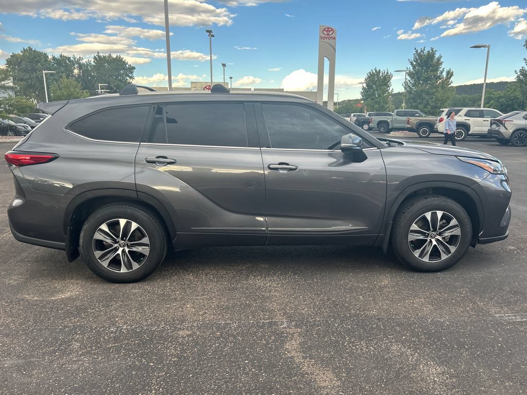 Used 2020 Toyota Highlander XLE AWD/4WD image 7