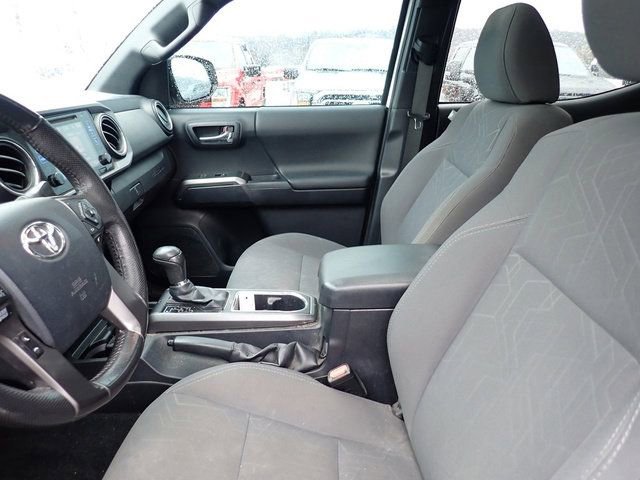 Used 2017 Toyota Tacoma TRD Off-Road w/ Premium & Technology Package image 10
