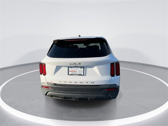 Used 2022 Kia Sorento LX image 8