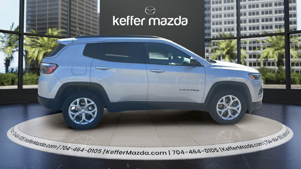 Used 2024 Jeep Compass Latitude AWD/4WD image 8
