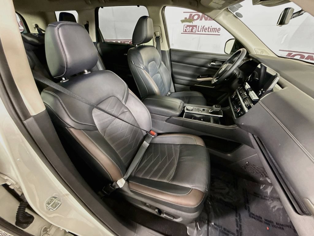 Used 2024 Nissan Pathfinder Platinum AWD/4WD image 35