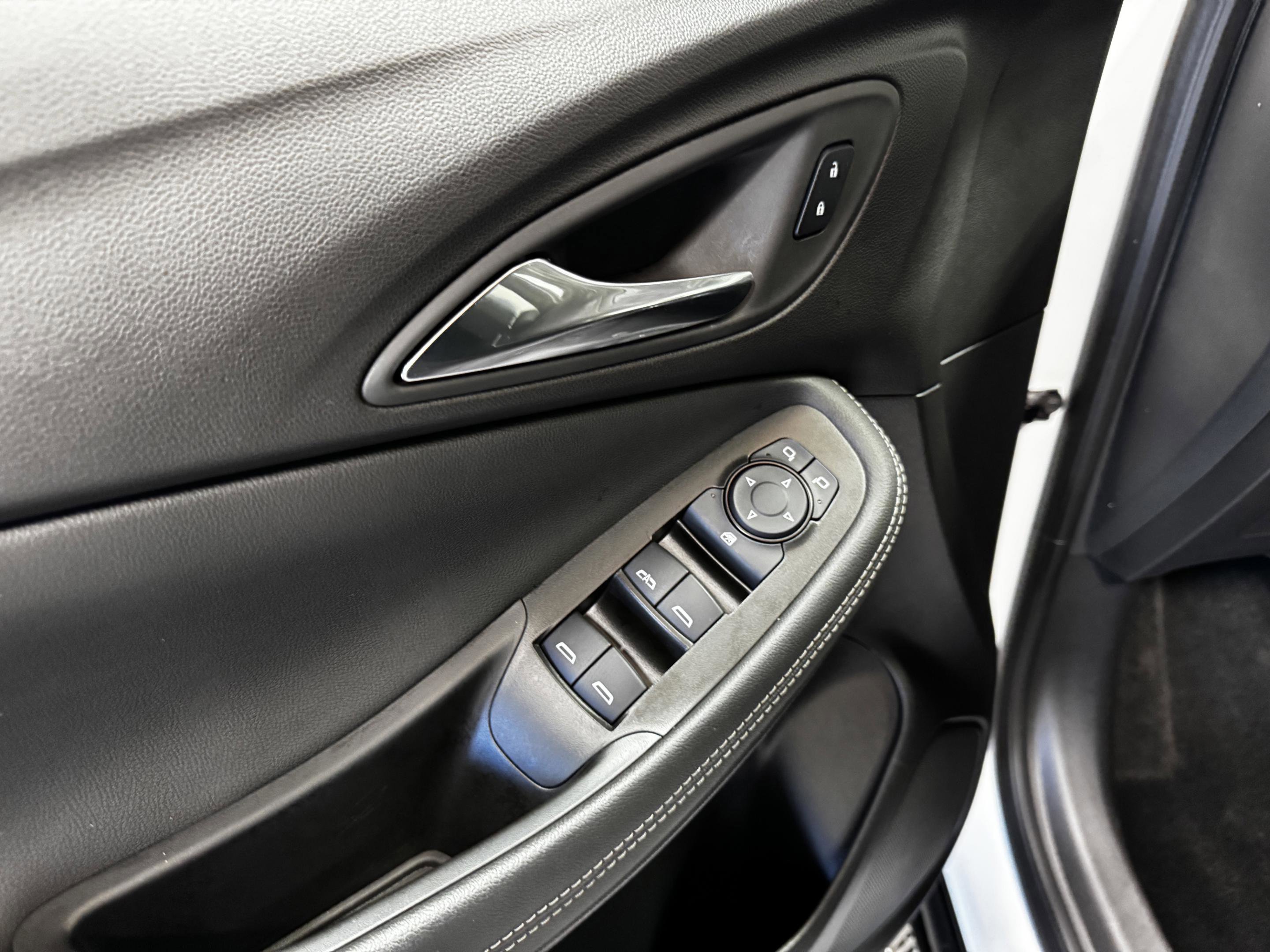 Used 2025 Buick Encore GX Preferred image 27