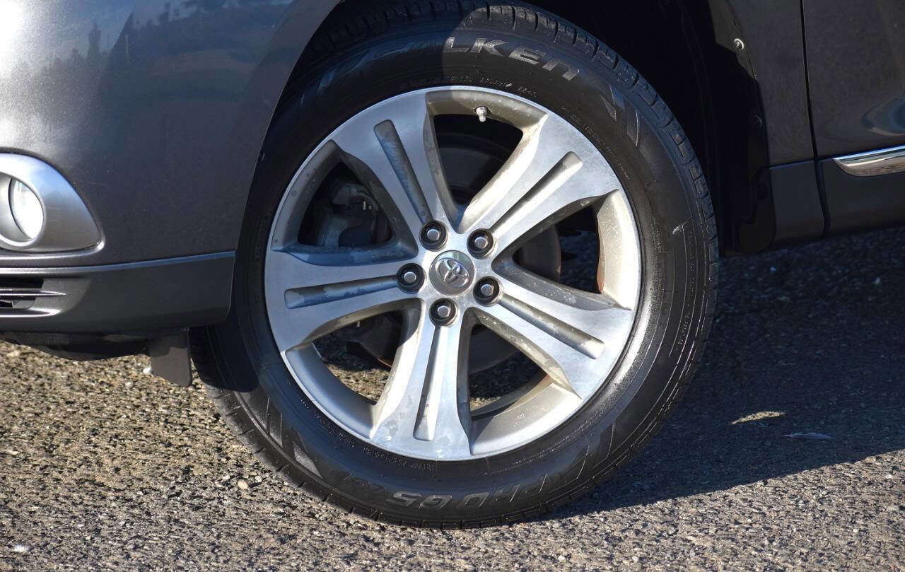 Used 2012 Toyota Highlander Limited image 18