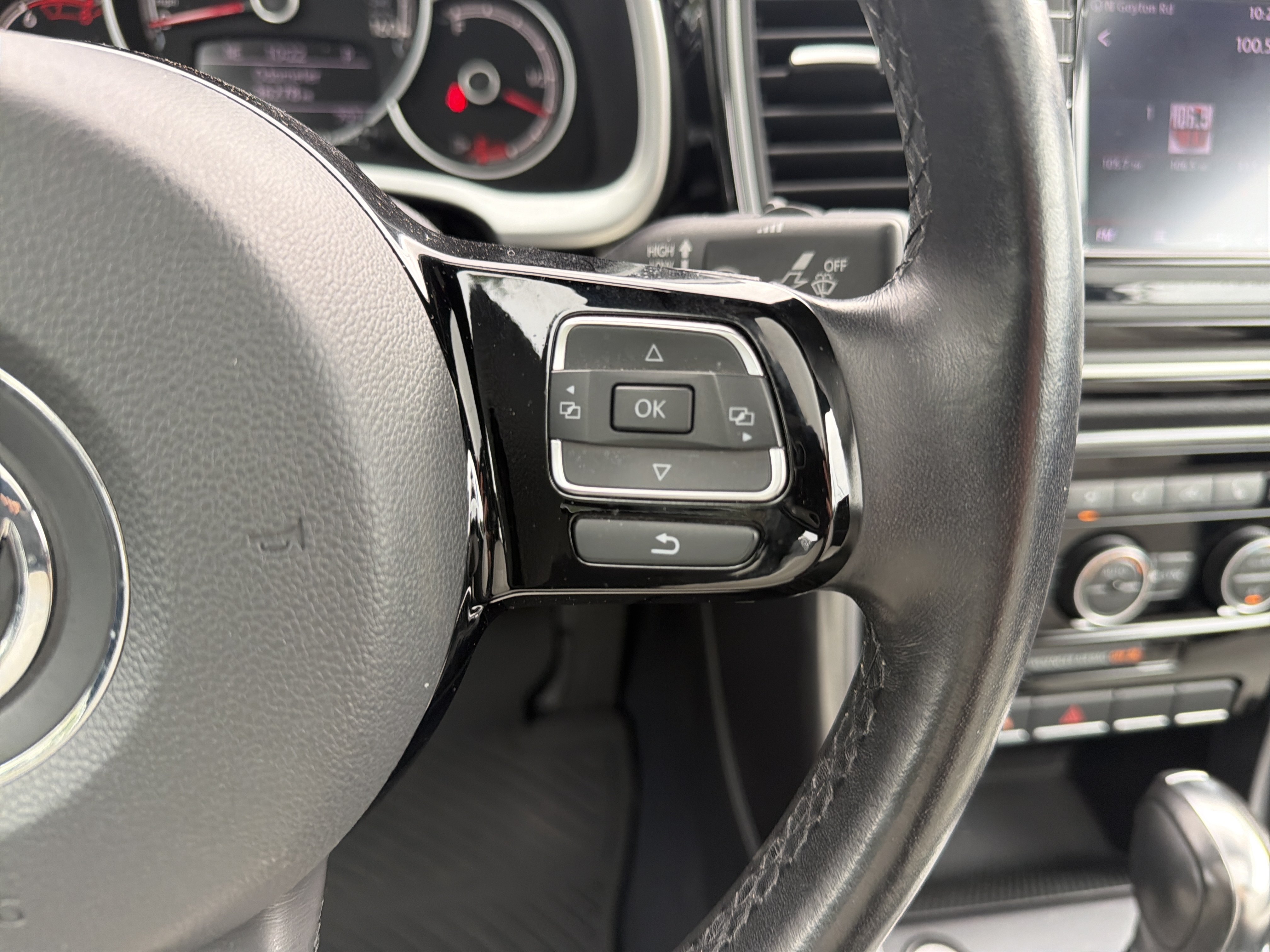 Used 2019 Volkswagen Beetle 2.0T SE w/ SE Premium Package FWD image 21