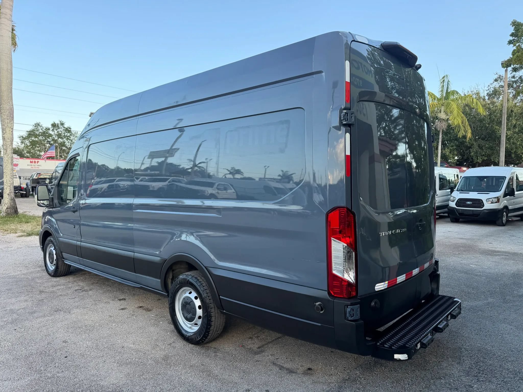 Used 2020 Ford Transit 250 148 High Roof Extended RWD image 3